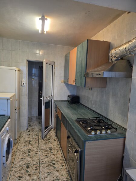 Piata Iancului, 3 minute metrou.