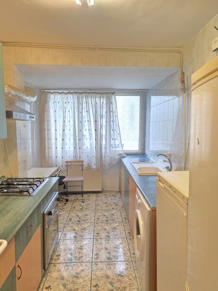 Piata Iancului, 3 minute metrou.